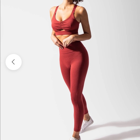 Not available anymore. The poshmark app is glitching and wouldnât delete it - Picture 6 of 10